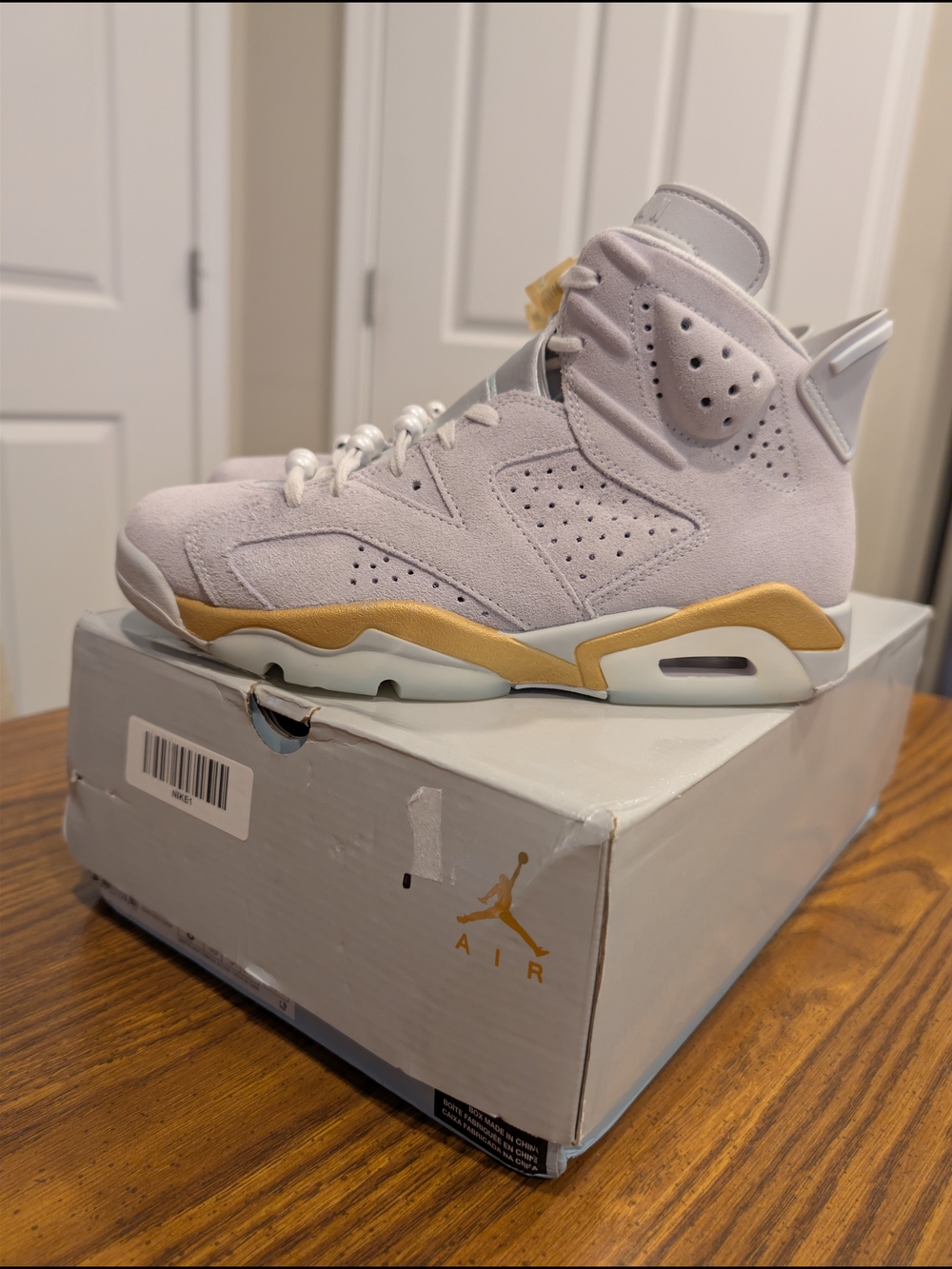 Women Air Jordan Retro 6 Suede Sneakers - Light Lavender/Gold